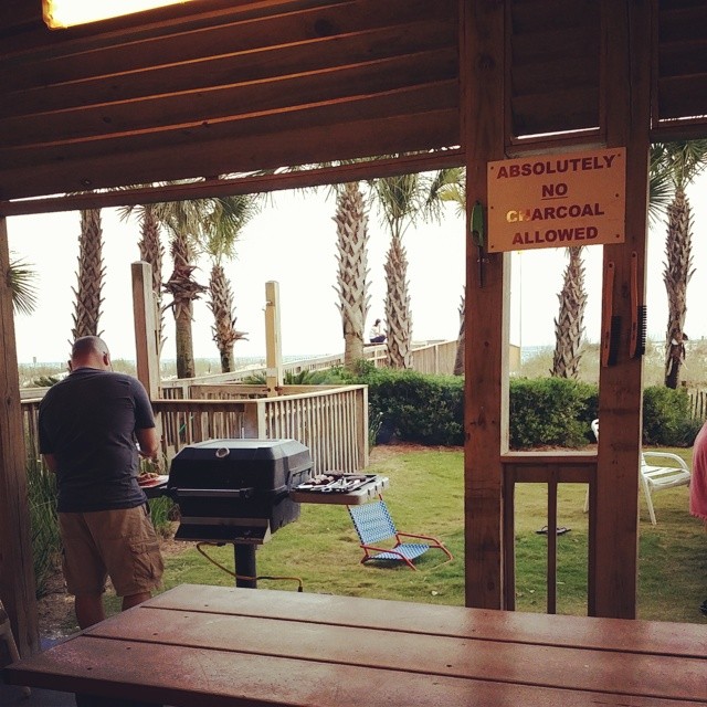 Regency Isle has a cabana with 4 commercial gas grills free to use for anyone staying here. #RegencyIsle  #OrangeBeachCondo #SaltLife #OrangeBeach