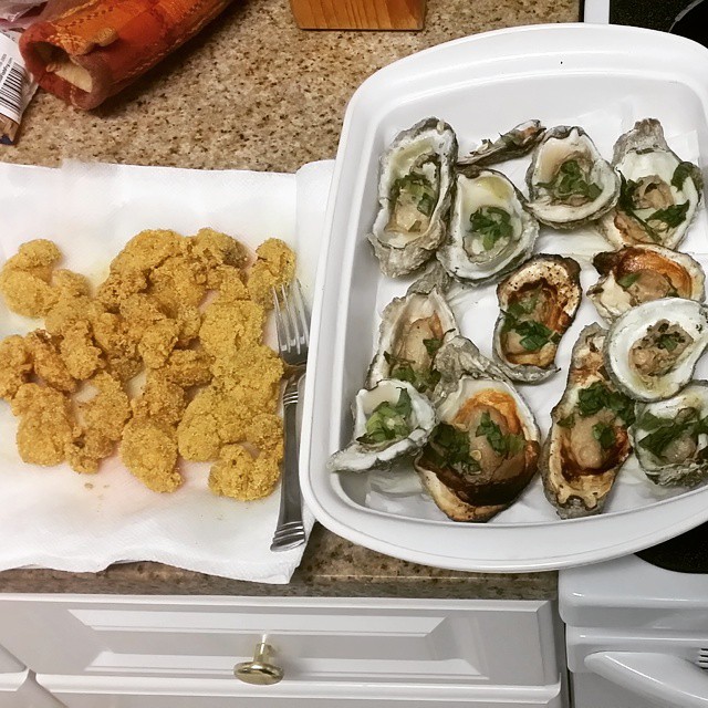 It was an oyster feast at the condo tonight. #FriedOysters #CharbroiledOysters #OystersOnTheHalfShell #oysters  #OrangeBeachCondo #OrangeBeach #Alabama