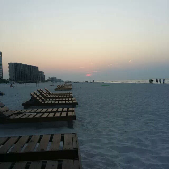 A time lapse sunrise at Regency Isle this morning.  Clouds made for a nice red sun this mornong. #redsun #timelapse #timelapse #orangebeach #OrangeBeachCondo #RegencyIsle